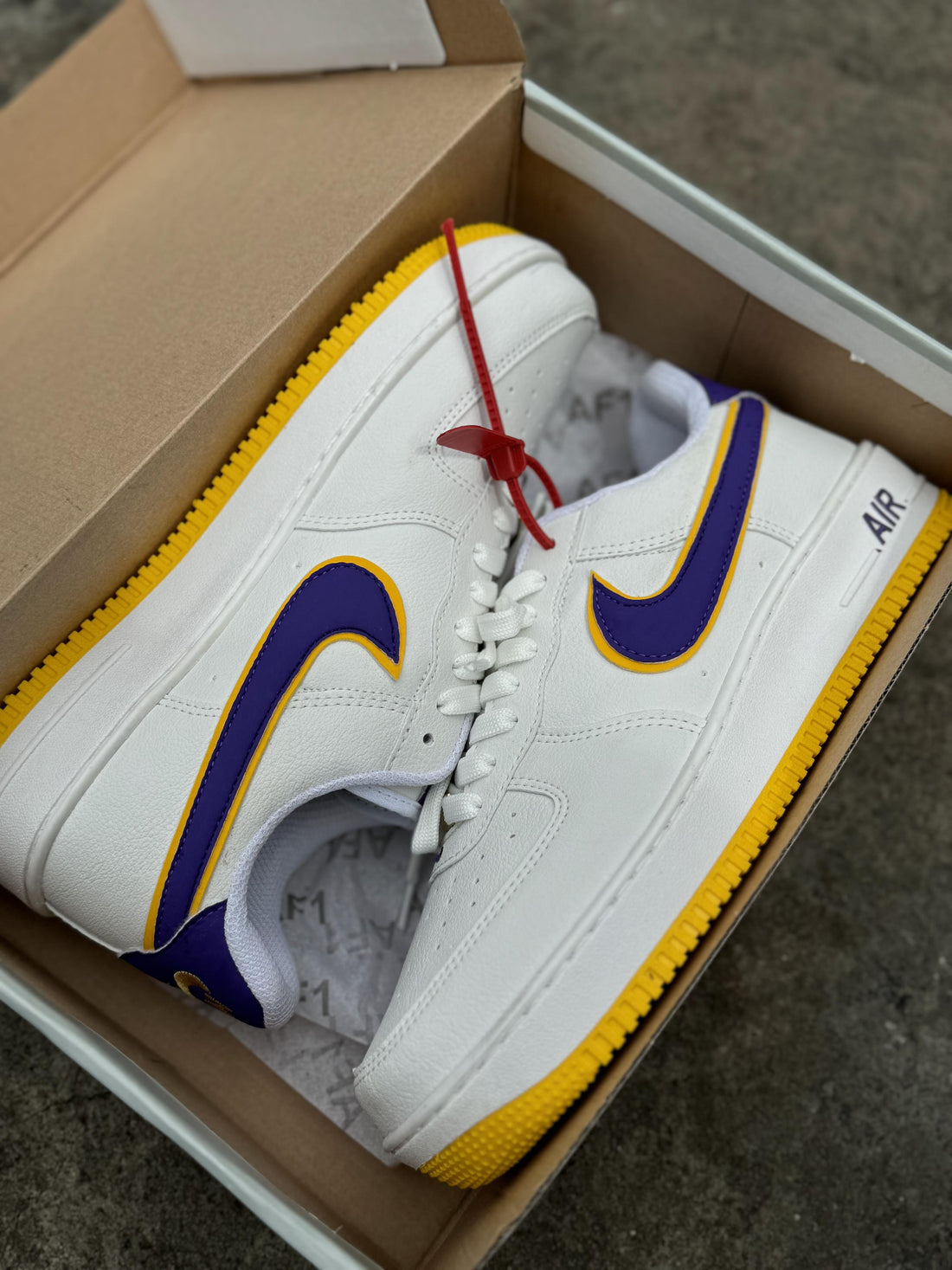 Tênis AIR force 1- Lakers