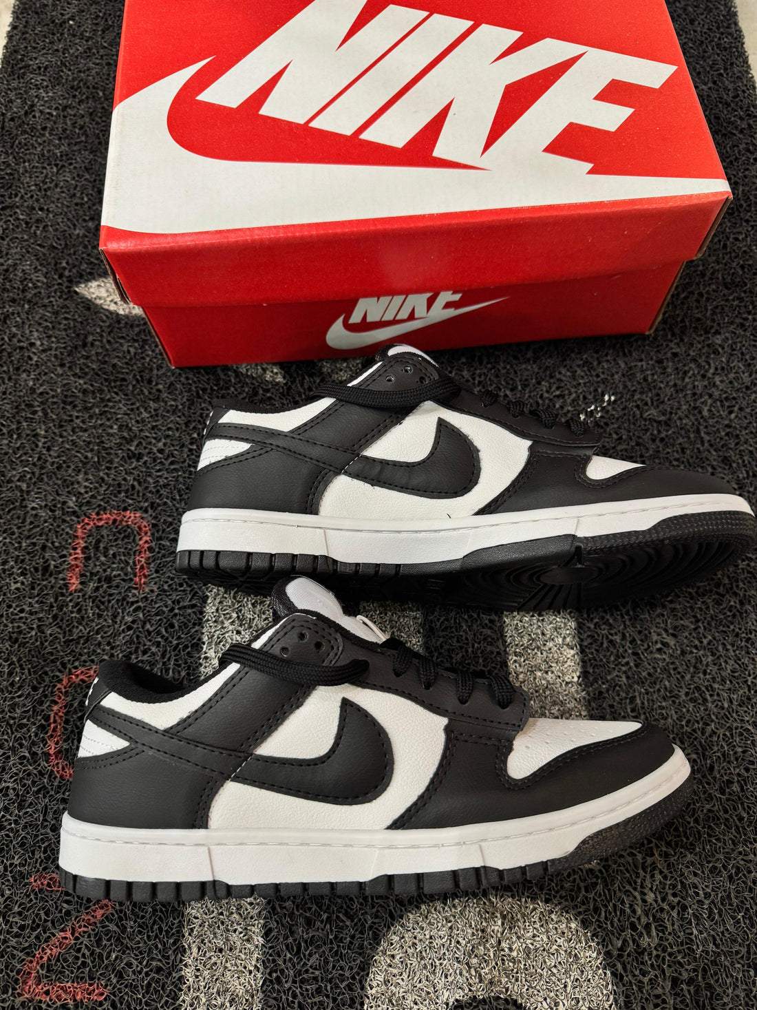 Nike Dunk Low PANDA