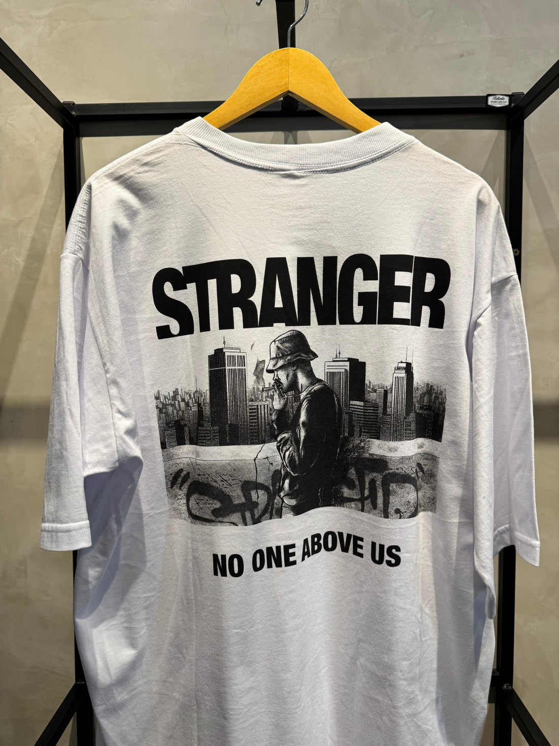 CAMISA BASICA MALHÃO STRANGER BRANCA