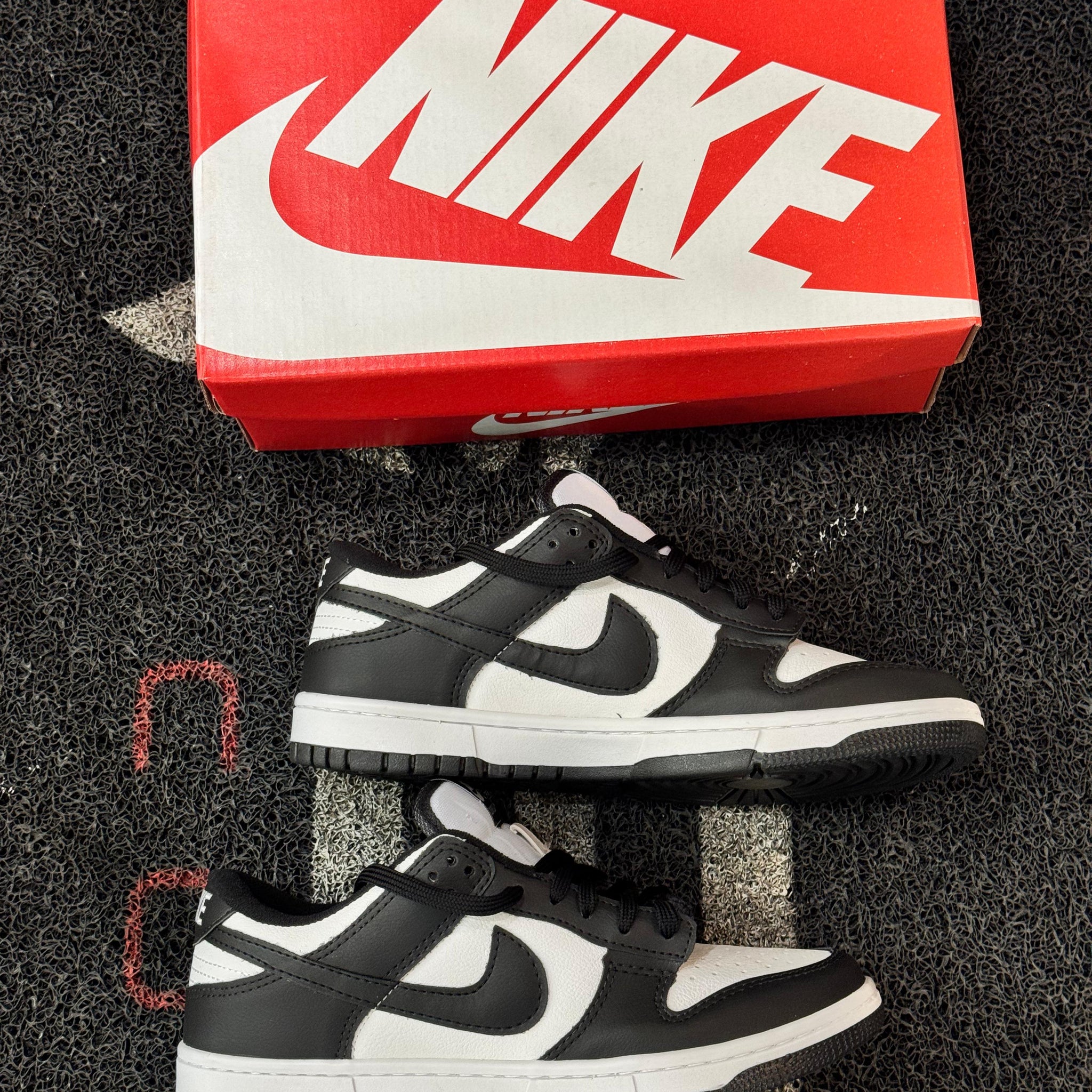 Nike Dunk Low PANDA