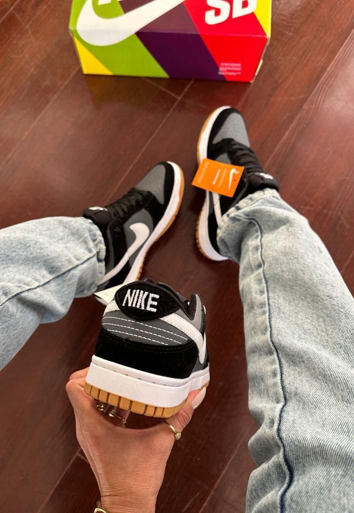 Tênis Nike DUNK Low 56