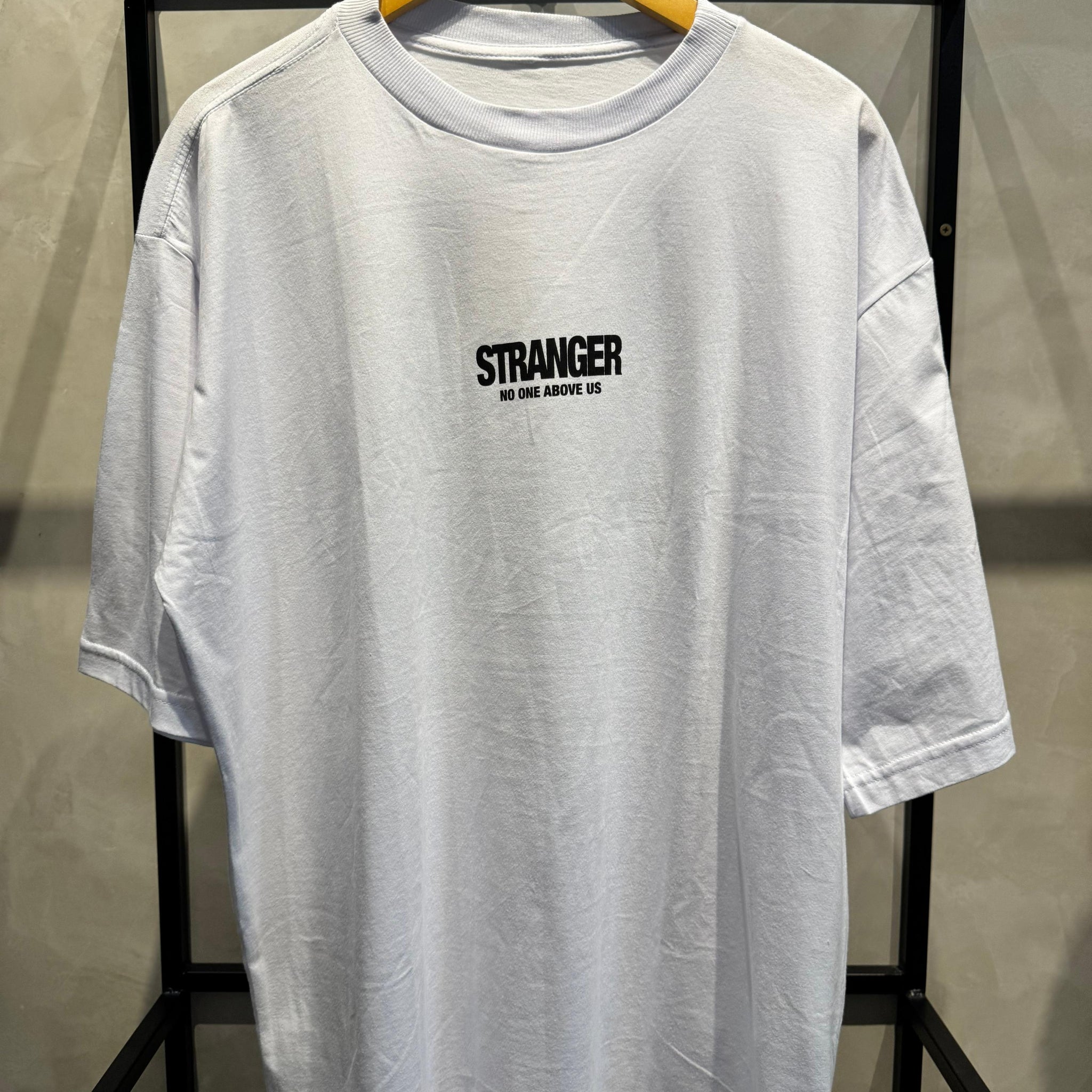 CAMISA BASICA MALHÃO STRANGER BRANCA
